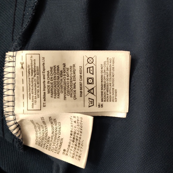 Manchester United Jersey.  Hardly Worn. Long Sleeve, Mock Neck. Large. - Picture 7 of 8